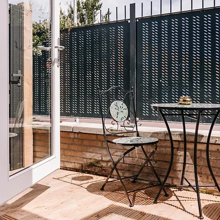 Ceebee - Free Parking *