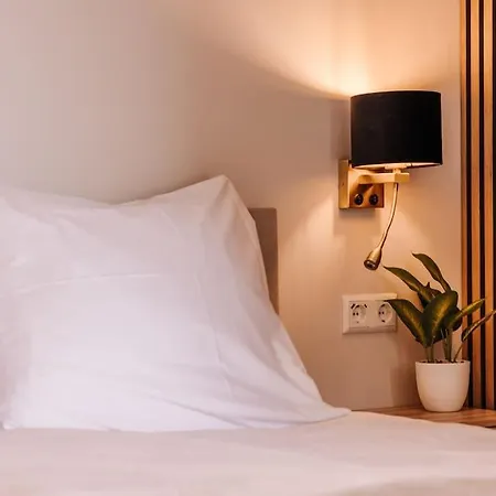 Ceebee - Free Parking *