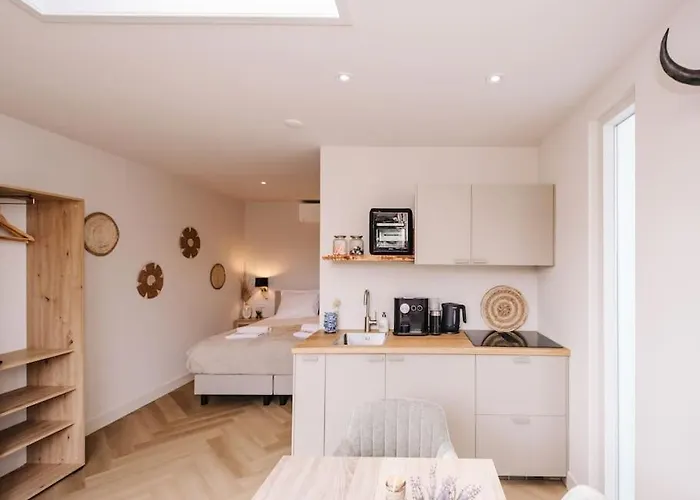 Ceebee - Free Parking زاندفورت