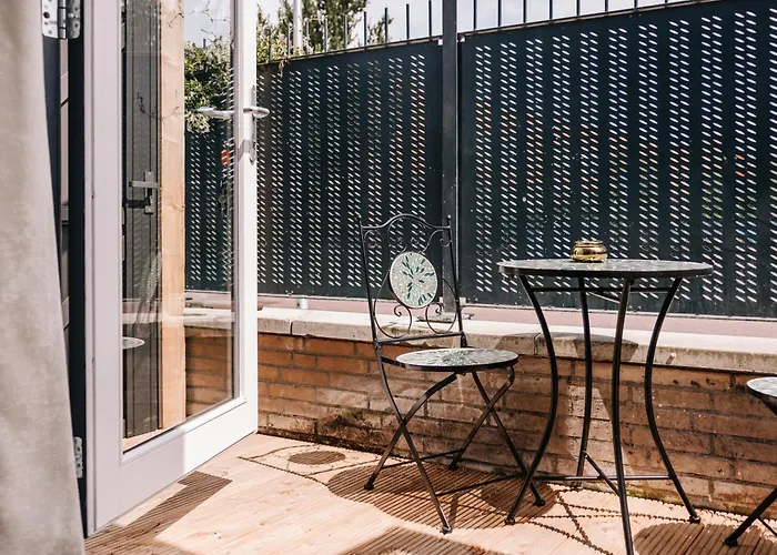 Ceebee - Free Parking *